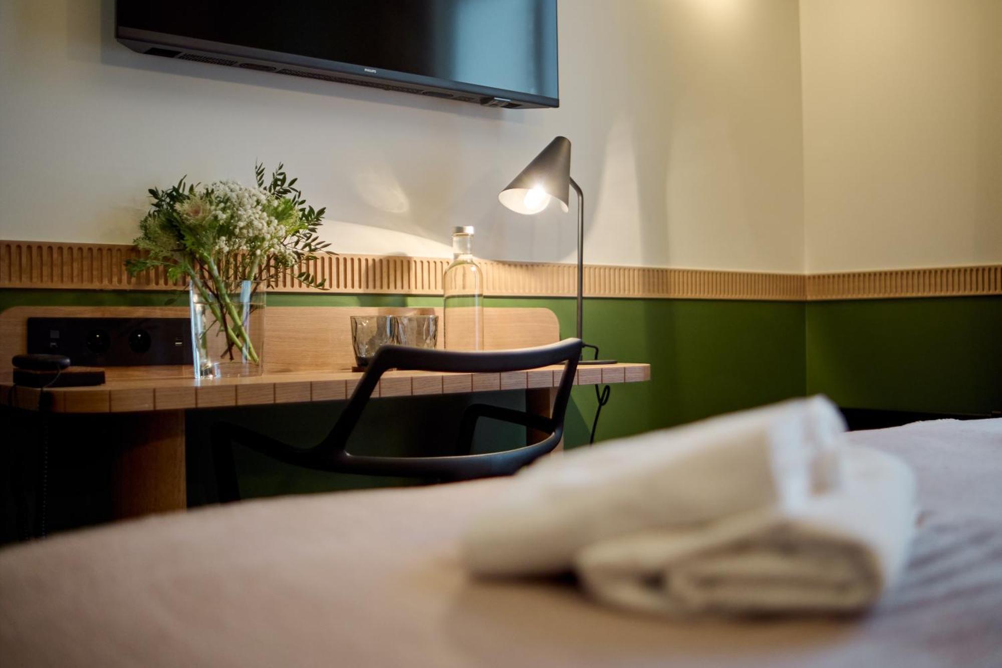 6 Vh Hotel Paris