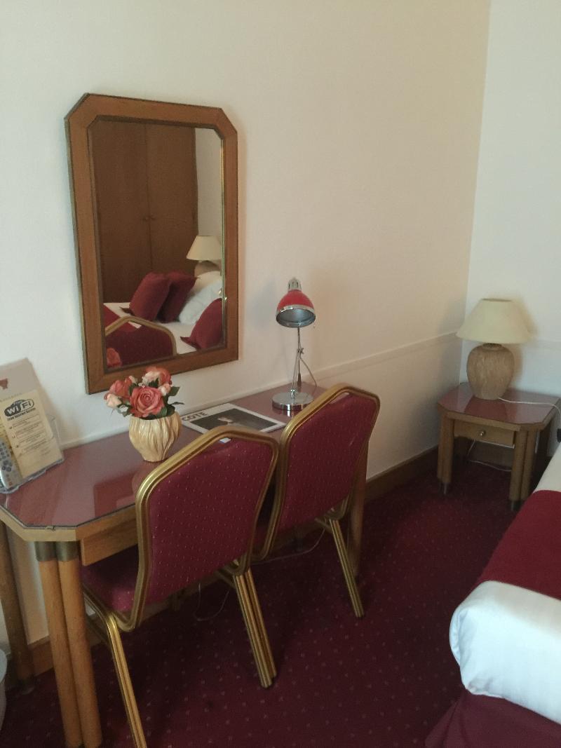 6 Vh Hotel